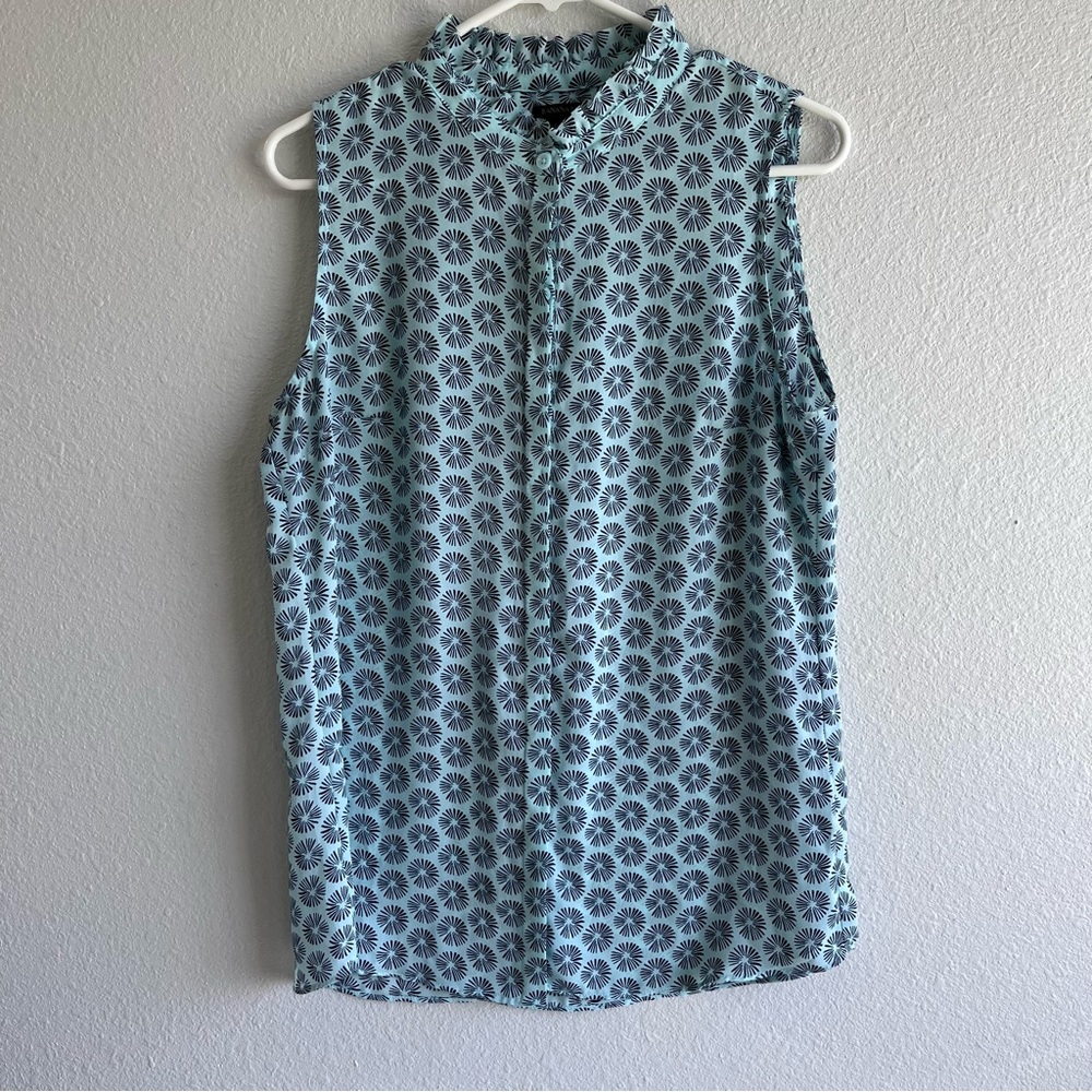 Banana Republic Factory light blue with black print sleeveless loose fit blouse